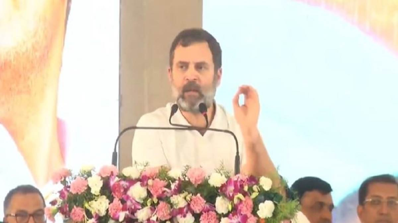Karnataka Election : कांग्रेस नेता वीरप्पा मोइली ने कहा ‘सरदार पटेल ने RSS के किया था बैन’