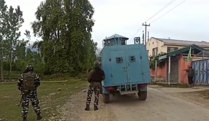 जम्मू-कश्मीर के राजौरी में आर्मी कैंप पर आतंकी हमला, सेना ने पूरे इलाके को घेरा