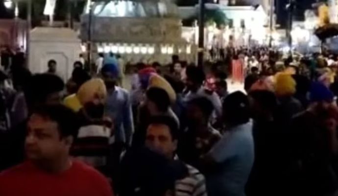 अमृतसर के गोल्डन टेंपल में सुखबीर सिंह बादल पर हमला, दनादन चली गोलियां