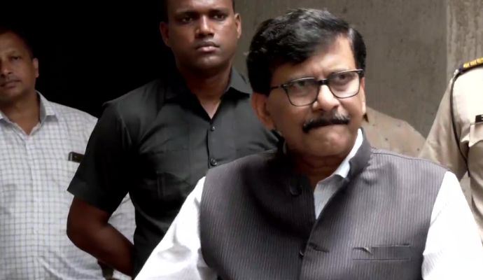 महाराष्ट्र: संजय राउत का बड़ा दावा- शिंदे गुट के 4 मंत्रियों को हटाना चाहते हैं अमित शाह