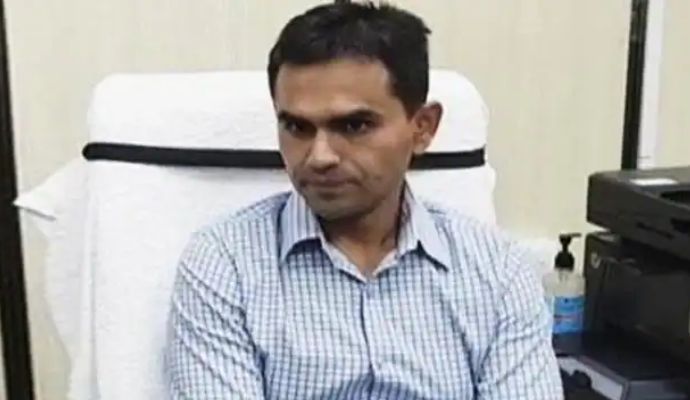 पश्चिम बंगाल के मंत्री और कोलकाता के मेयर फिरहाद हकीम के आवास पर CBI की रेड