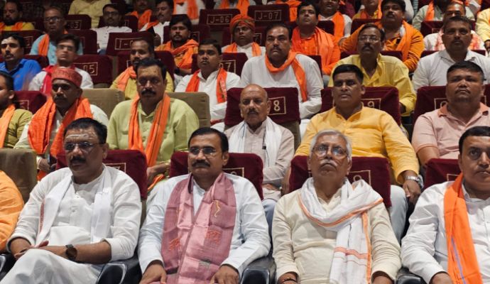 यूपी की 9 सीटों का Exit Poll: योगी ने गाड़ा झंडा इसलिए अखिलेश को आ रहा गुस्सा!