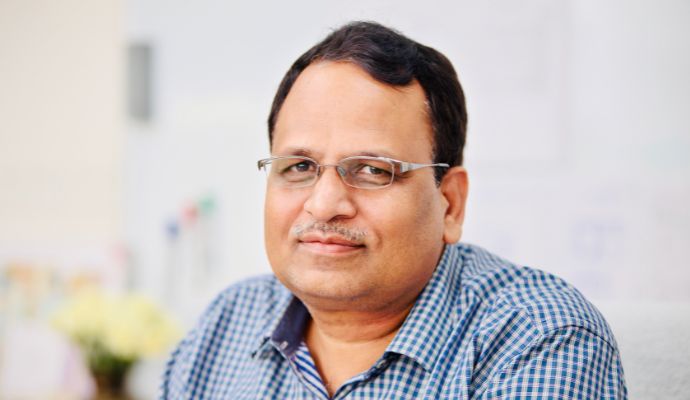 भ्रष्टाचार केस में घिरे सिसोदिया-जैन, गृह मंत्रालय ने जांच के दिए कड़े आदेश!