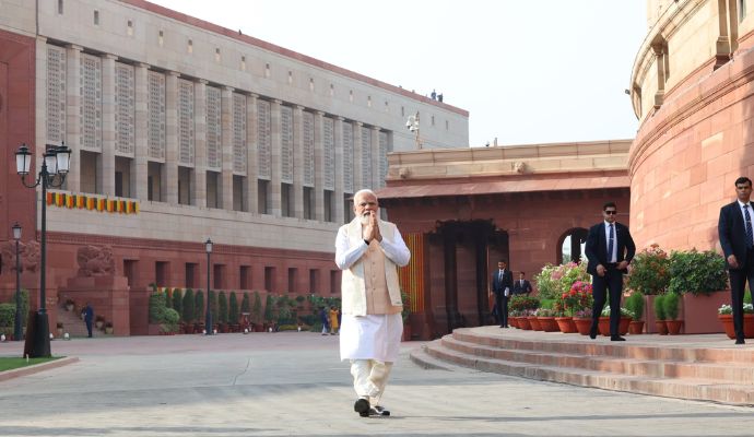 संसद भवन के उद्घाटन को राज्याभिषेक समझ रहे हैं पीएम मोदी- राहुल गांधी का बड़ा हमला