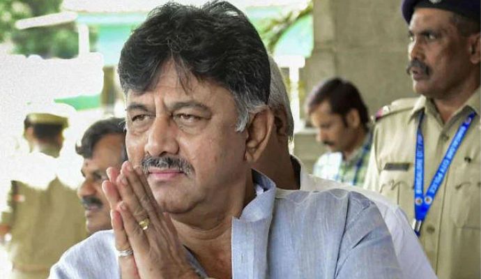 Karnataka: मल्लिकार्जुन खड़गे दिल्ली के लिए रवाना, कल तक हो सकता है सीएम के नाम का ऐलान