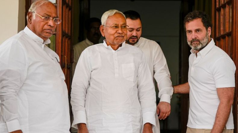 नीतीश के बयान से कांग्रेस में हलचल! खरगे ने बिहार सीएम को किया फोन