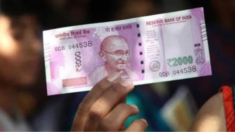 RBI: RBI की बैंकों के खिलाफ ताबड़तोड़ कार्रवाई जारी, अब कोटक महिंद्रा बैंक पर लगाई ये रोक