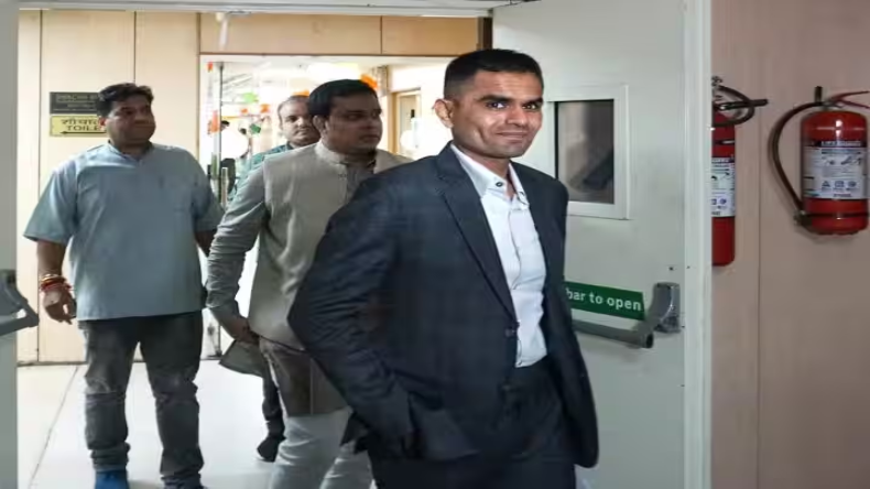 शाहरुख खान की अचनाक तबियत बिगड़ी, अहमदाबाद के अस्पताल में कराया गया भर्ती