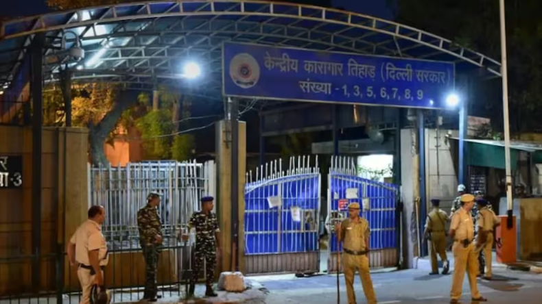 अरविंद केजरीवाल को तिहाड़ जेल प्रशासन को चिट्ठी, कहा- राजनीतिक दवाब में झूठ बोला जा रहा