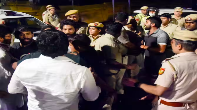 धरना दे रहे पहलवानों का स्मृति ईरानी समेत भाजपा की महिला सांसदों को खुला पत्र, जानें क्या है मांग