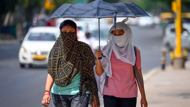 Weather Today: बढ़ती तपिश के बीच बरसात से राहत, जानें उत्तर भारत में कैसा है मौसम का हाल
