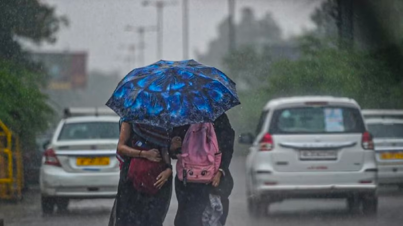 Weather Update: दिल्ली-UP समेत इन हिस्सों में हीटवेव का अलर्ट, जानें मौसम का हाल