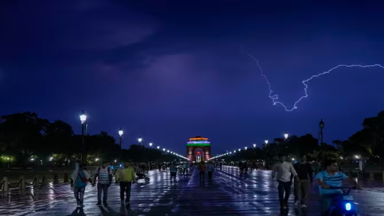 Weather : दिल्ली-एनसीआर में बारिश ने दी गर्मी से राहत, आज ओले पड़ेंगे, जानें मौसम का हाल