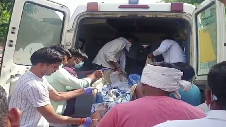 फिरोजाबाद में द्रदनाक सड़क हादसा, ट्रक से टकराई सवारियों से भरी बस, 5 की मौत, 17 घायल