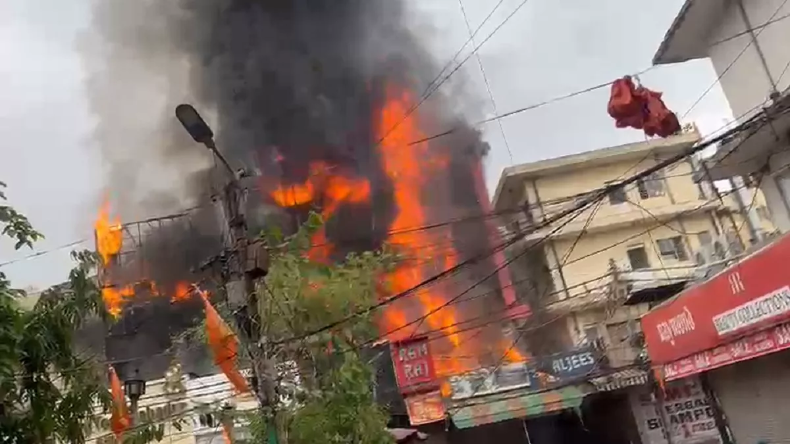 Delhi: बाराखंबा इलाके के DCM बिल्डिंग में लगी आग