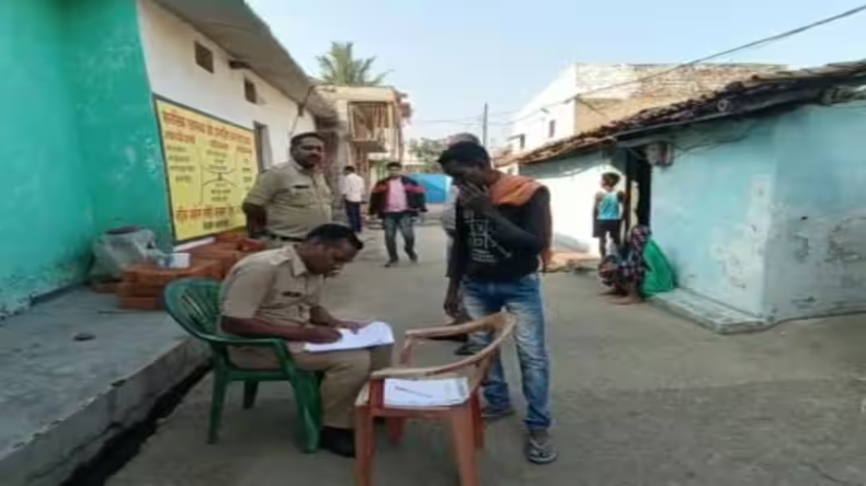 VIDEO: गोद में रशियन लड़की को बैठाकर नशेड़ी लड़के ने स्कूटी को मारी टक्कर, युवती ने पुलिस के सामने किया हाईवोल्टेज ड्रामा