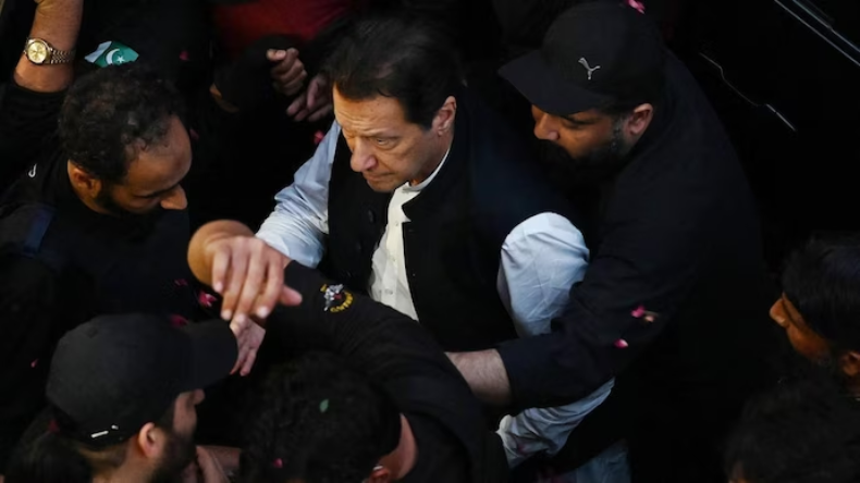 Imran Khan Arrest: पाकिस्तान के पंजाब में 1000 प्रदर्शनकारी अरेस्ट, सेना भी तैनात