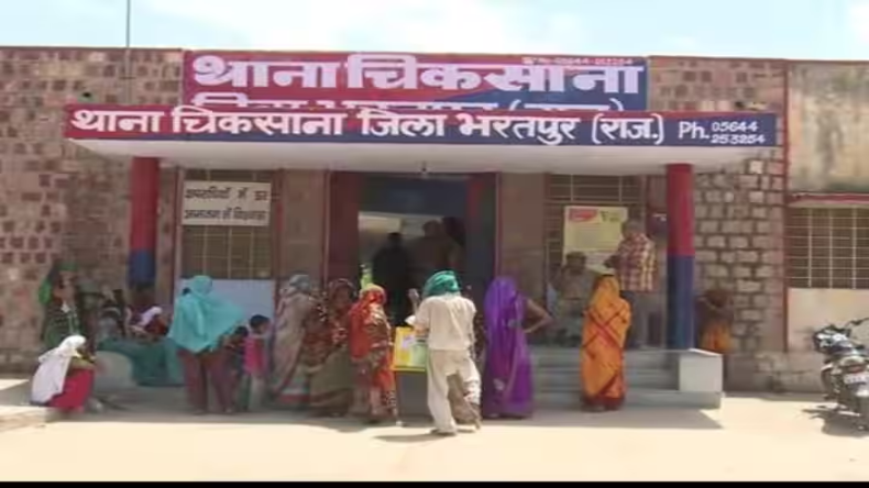 चलती बाइक पर अश्लील हरकत करने वाला कपल गिरफ्तार, दोनों ने मांगी माफी, देखें वीडियो