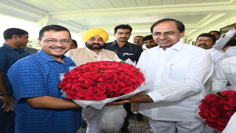 40 दिन बाद तिहाड़ जेल से रिहा हुए अरविंद केजरीवाल, पत्नी-बेटी के साथ घर के लिए रवाना