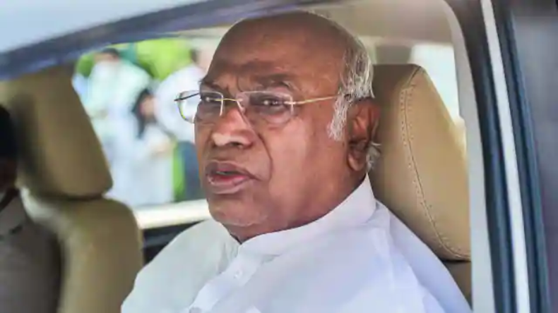 UP : बीजेपी सांसद रवि किशन का कांग्रेस नेता जयराम रमेश पर कसा तंज,’ कांग्रेस की मानसिकता पाकिस्तानी ‘