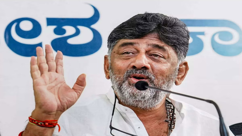 सिद्धारमैया और शिवकुमार दोपहर 3 बजे दिल्ली से बेंगलुरु रवाना होंगे, शाम को विधायक दल की बैठक में लेंगे हिस्सा