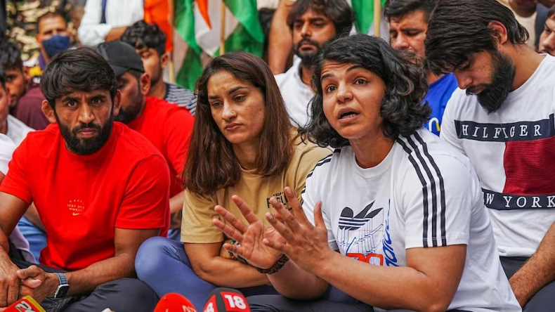 बाहुबली भाजपा नेता बृजभूषण शरण सिंह भी बोले संगठन सरकार से ऊपर लेकिन…