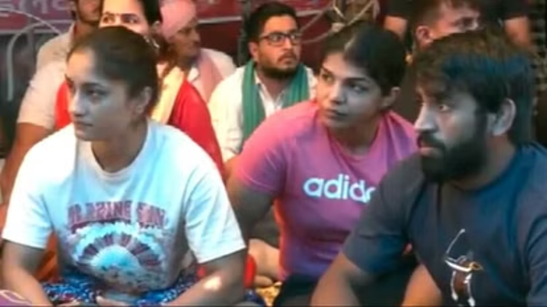 पहलवानों के समर्थन में दिल्ली कूच करेंगी खाप पंचायतें, बॉर्डर पर बढ़ाई गई सुरक्षा