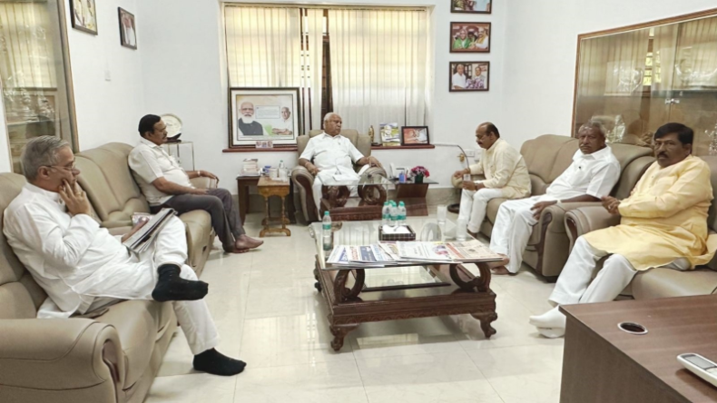 आज हो सकता है कर्नाटक CM के नाम का ऐलान, दिल्ली में जमे हैं सिद्धारमैया और डीके शिवकुमार