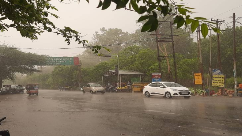 UP Weather: UP में आज से बदलेंगे मौसम के मिजाज, पूर्वी उत्तर प्रदेश के क्षेत्रों में गरज के साथ बारिश का अलर्ट