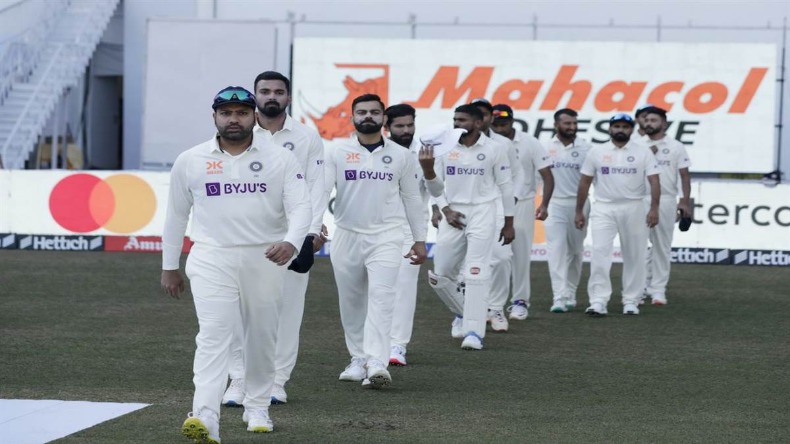 शतक का जश्न मना रहे थे शंटो, तभी आ गई तेज गेंद, फिर जो हुआ…Video देख छूट जाएगी हंसी