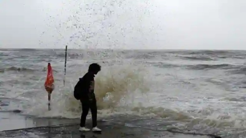 Biporjoy Cyclone: बिपरजॉय से प्रभावित परिवारों से जखाऊ में मिले गृह मंत्री अमित शाह