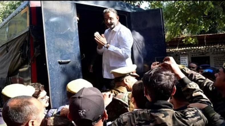 BREAKING: मुख्तार अंसारी के बेटे उमर अंसारी ने किया सरेंडर, 3 मामलों में था फरार