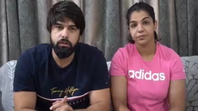 Sakshi Malik: कुश्ती संघ चुनाव के बाद साक्षी मलिक ने रुंधे गले से लिया संन्यास