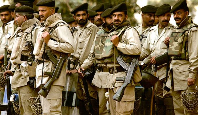 पाकिस्तान में महंगाई की मार: 800 रुपये किलो आटा, 900 रुपये लीटर तेल