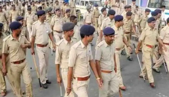 Bihar crime: बक्सर में नाबालिग के साथ सामूहिक दुष्कर्म, कट्टे के बल पर बनाया हैवानियत का शिकार