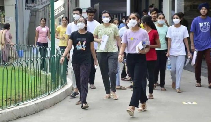 NEET UG Result: NEET UG परीक्षा का परिणाम आया सामने, जानिए किसने इस बार मारी बाजी, इस तरह देखें अपना स्कोरकार्ड