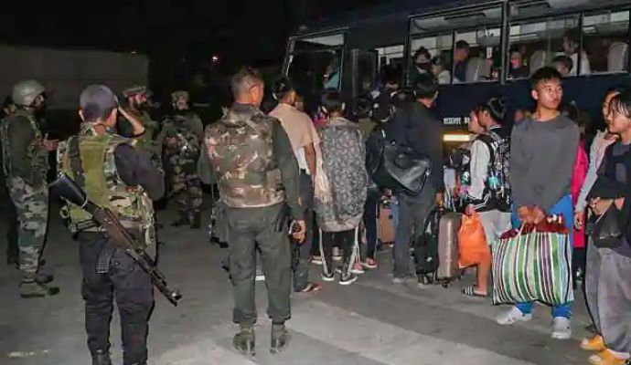 Manipur Violence: सीएम बीरेन ने राहुल गांधी के दौरे पर उठाए सवाल, कहा- राजनीतिक लाभ के लिए…