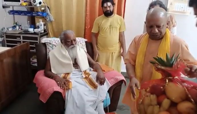 हिंदुओं को धड़ल्ले से बना रहे मुसलमान, सड़क पर उतरे साधु-संत
