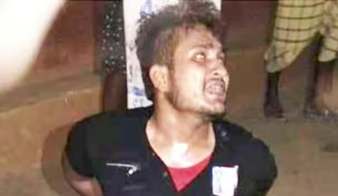 झारखंड: घायल माओवादी के लिए देवदूत बने सुरक्षाकर्मी, कंधे पर लेकर 5 किमी तक चले जवान