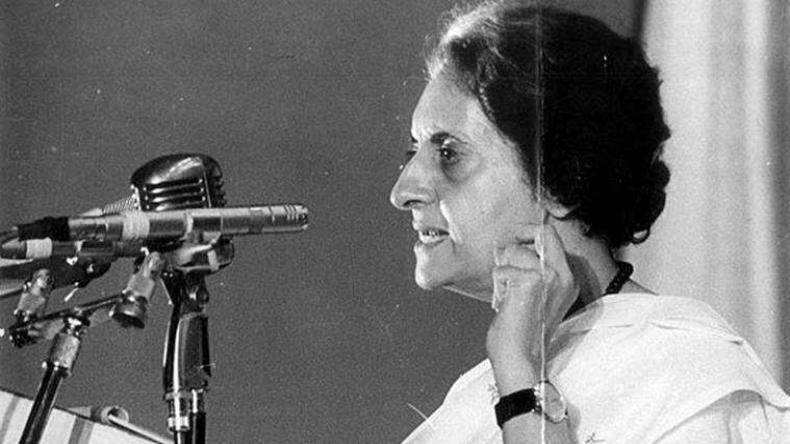 राहुल के चेले-चपाटे प्रणब मुखर्जी को दे रहे गाली! भड़की शर्मिष्ठा ने अपने भाई की भी लगाई क्लास