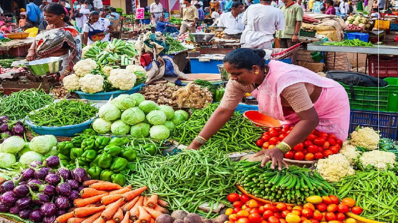 Delhi Tomato Price: दिल्ली में आसमान छू रहीं हैं टमाटर की कीमतें, वजह जान चौंक जाएंगे