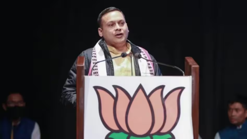 Delhi : AAP विधायक की गुंडागर्दी, सरेआम MCD अधिकारी को पीटने का वीडियो वायरल