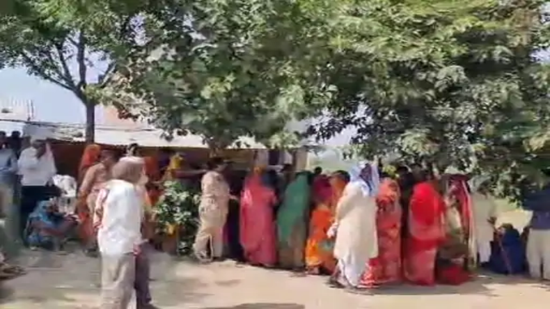 फिरोजाबाद में द्रदनाक सड़क हादसा, ट्रक से टकराई सवारियों से भरी बस, 5 की मौत, 17 घायल