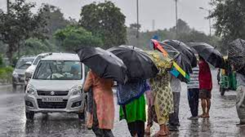Weather Today: दिल्ली-NCR में आज भी बरसात की उम्मीद, कल से बढ़ेगा तापमान, जानें मौसम का हाल