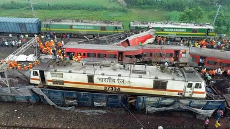 बालासोर ट्रेन हादसे में रेलवे का बड़ा एक्शन, 7 कर्मचारी सस्पेंड