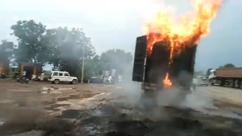 Hardoi Accident: हरदोई में भीषण सड़क हादसा, घर के बाहर सो रहे परिवार को ट्रक ने बनाया निशाना, 8 की गई जान