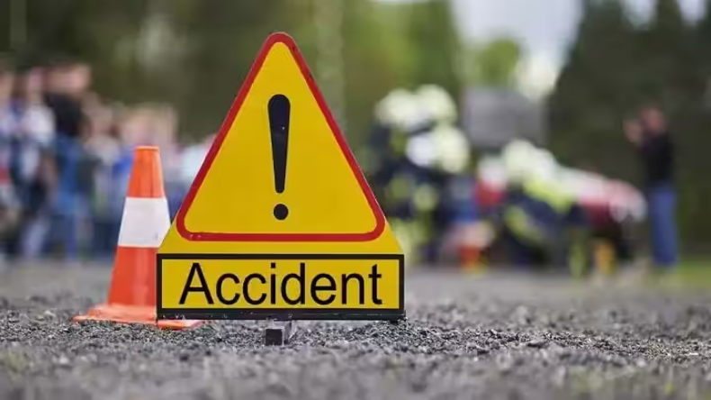 Hardoi Accident: हरदोई में भीषण सड़क हादसा, घर के बाहर सो रहे परिवार को ट्रक ने बनाया निशाना, 8 की गई जान
