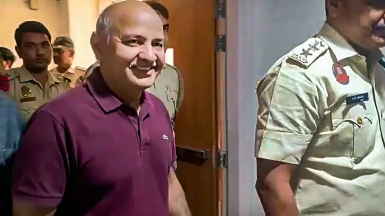 Delhi: पूर्व उपमुख्यमंत्री सिसोदिया के बचाव में उतरे सीएम केजरीवाल, जांच एजेंसियों पर ही लगाया आरोप