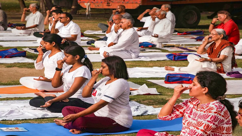 Yoga Day 2024: देशभर में मनाया जा रहा योग दिवस, डल लेक के पास Yoga करेंगे पीएम मोदी