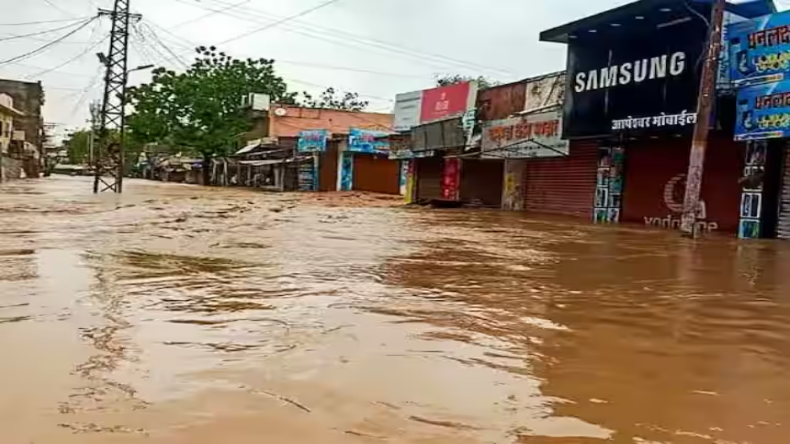 राजस्थान में भारी बारिश ने मचाया आतंक, टूटा 10 साल का रिकॉर्ड,मौसम विभाग ने 25 जिलों को लेकर जारी की ये चेतावनी